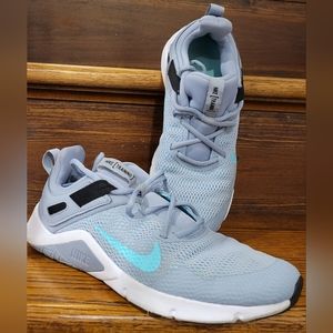 NIKE Legend Essential Women's Training Sneakers shoes Laced-up Mesh Size 8